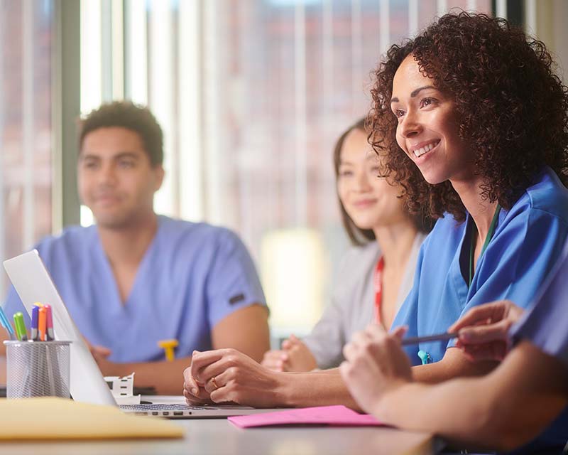 TK_perioperative_efficiency_800x640 Nurses team meeting