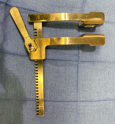 Finochietto retractor, thoracic instrumentation