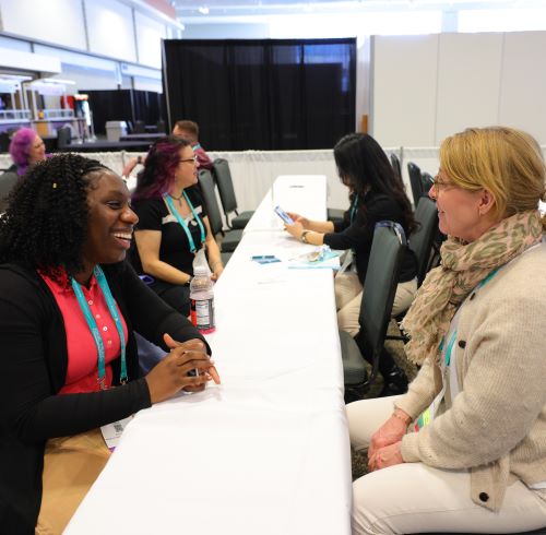 speed-mentor Two women chat at Expo mentor meet up